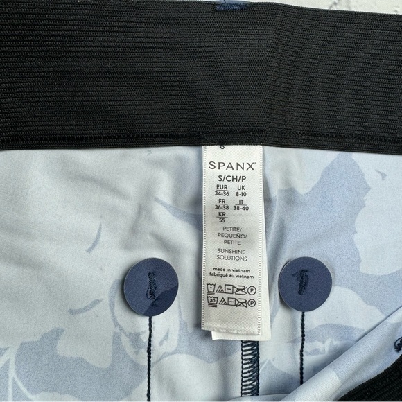 NWT Spanx Sunshine Kick Flare pants size S Petite color floret navy blue - Picture 6 of 14